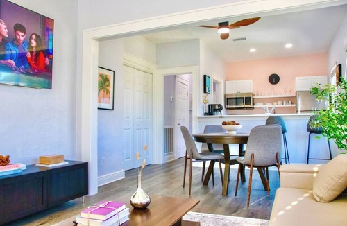 Riverside Heights House | Walk to Tampa Riverwalk King Bed Free Parking