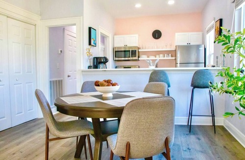Riverside Heights House | Walk to Tampa Riverwalk King Bed Free Parking