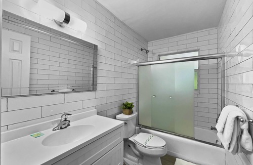 Bay Isle House | Walk to the Beach / Ride to the Village / Pool Home