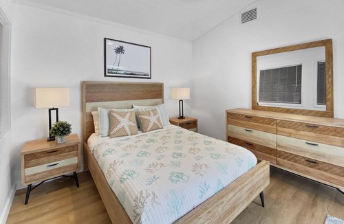Bay Isle House | Walk to the Beach / Ride to the Village / Pool Home