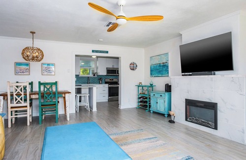 Belle Vista House | Walk to The Beach - Coastal House on St Pete Beach