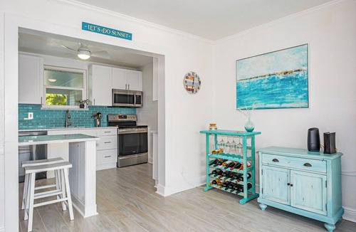 Belle Vista House | Walk to The Beach - Coastal House on St Pete Beach
