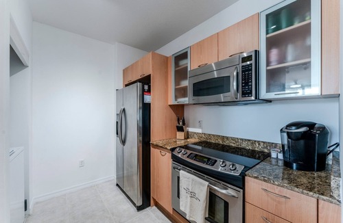 Boynton Beach Condo | Walking Distance to the Beach -10 min drive to Delray - Pet Friendly Condo