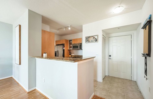 Boynton Beach Condo | Walking Distance to the Beach -10 min drive to Delray - Pet Friendly Condo