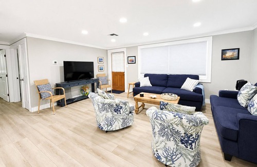 Englewood House | Waterfront 3 Bedroom Retreat - Dock, Bay Front, Beach Access