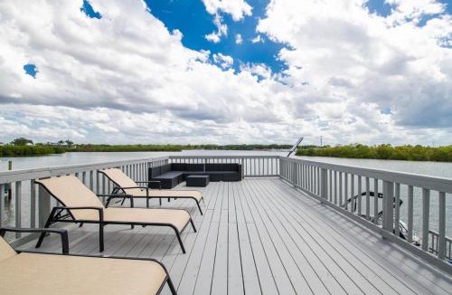 Riverview Villa | Waterfront 3BR Villa w Gym, Pool & Dock Access