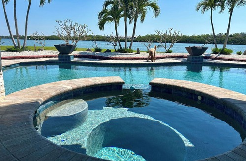 Largo Hotel | Waterfront & Amazing Views with Pool and Hot Tub-Walk to Beach. Bikes & Kayaks!