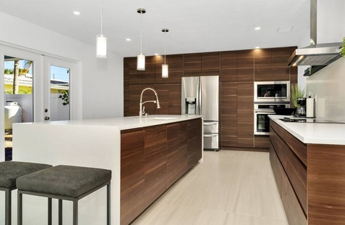 Island Estate House | Waterfront Beautiful Modern Villa – Pool Boat Deck Sleeps 14
