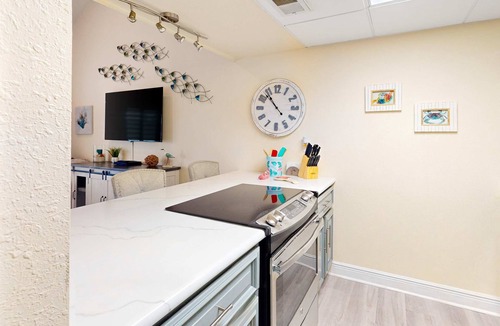 Villa Sabine Condo | Waterfront condo in Pensacola Beach with breathtaking balcony views, W/D & AC