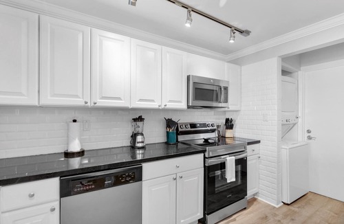 Meadows Condo | Waterfront Condo Dock Pool Downtown Near Duval