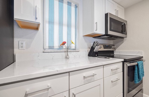 Dunedin Condo | Waterfront Condo w/Heated Pool, Pier & Sunset Views – Walk to Dunedin Causeway & Honeymoon Island!
