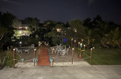 North Palm Beach Apartment | Waterfront Corner 2bd/1ba Apt in NPB