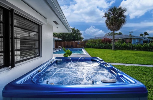 Deerfield Beach Villa | Waterfront! Fantastic 3-bedroom fully renovated villa with POOL and HOT TUB!