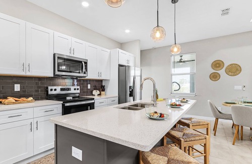 Diplomat House | Waterfront Fun, Fishing & Hot Tub Retreat for Families and Friends - Blue Heron Cottage - Roelens