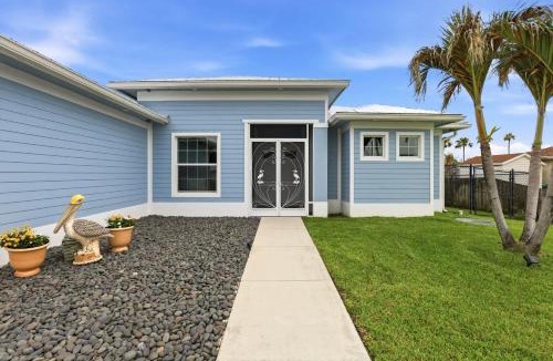 Port Saint Lucie House | Waterfront Home - Dock Boat Lift & Close to Beach