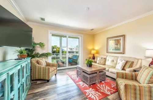Marathon Villa | Waterfront Home w/Private Pool, Dock, Bikes, Kayak, Paddleboards. and so much more!