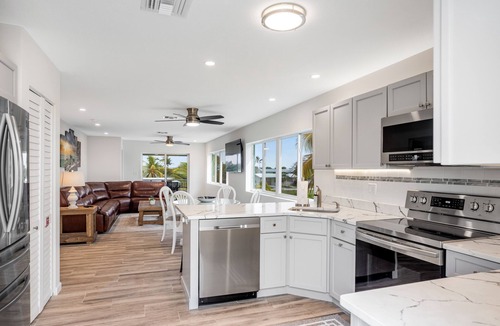 Big Pine Key House | Waterfront home with boat dock, 2 kayaks, 2 bikes, AC & W/D - dog-friendly