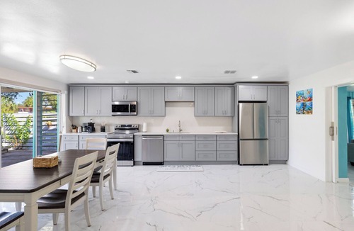 Riverview House | Waterfront Island Paradise