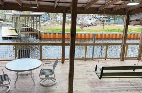 Steinhatchee House | Waterfront- Jack's Place- Charming Tiny House on canal- Dock, Porch Swing