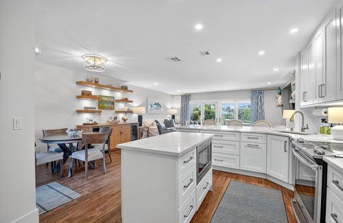 South Palm Beach Condo | Waterfront Palm Beach Escape: Piper