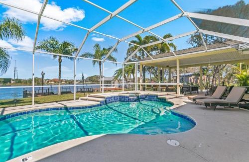 Westchase House | Waterfront Pool Pickleball Basket Sleeps 18