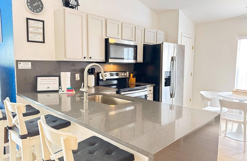 Loughman Villa | Waterfront pool property - 5 rooms - 10 guests