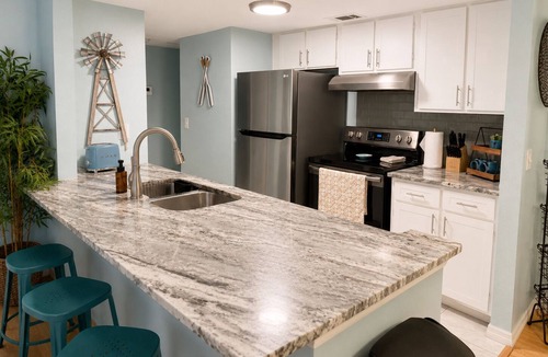 Bayview Condo | Waterfront Resort Condo w/Beach