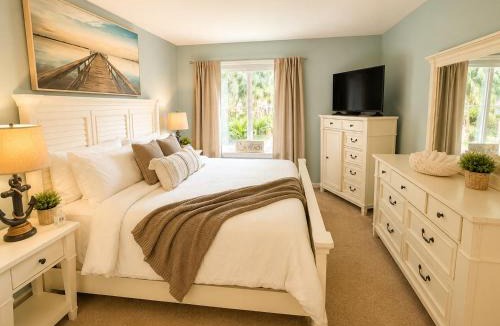 Bayview House | Waterfront Resort Condo w Beach
