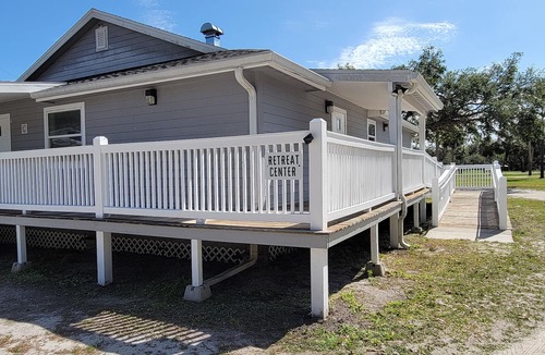 Fort Ogden Cabin | Waterfront Retreat