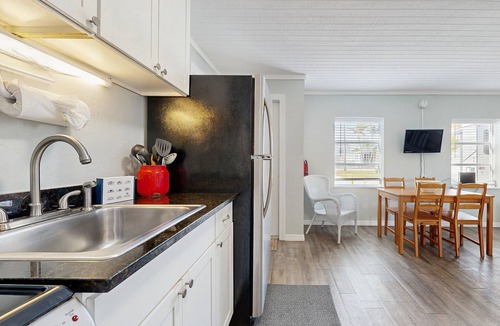 Marathon Apartment | Waterfront & snowbird-friendly studio with dock & quick open water access