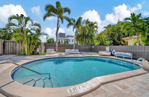 Coral Ridge Apartment | Waterfront Unit #2 20 Min Walk to Beach and Shops