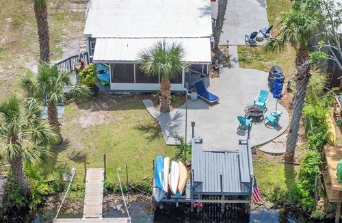 Weeki Wachee Gardens House | Waterfront w access to the Weeki Wachee River & Gulf of Mexico - Dog Friendly!