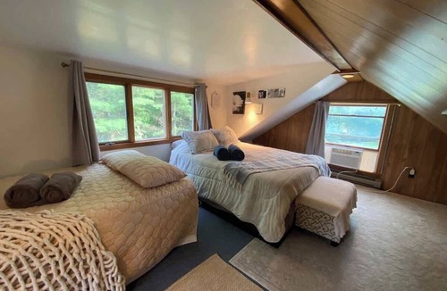 Park Ridge House | Wayfarer’s Wharf|Private Cottage|Near NYC|MetLife