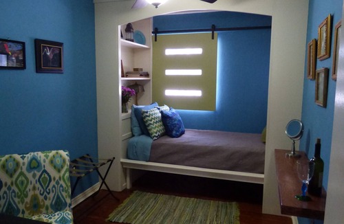 Temple Terrace Bed & Breakfast | We Have the Best Coffee & Pastries and the Bed Is Mighty Fine, Too