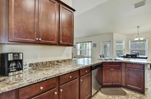 Brooksville House | Weeki Wachee and Cabot 4Bd Pool Relaxation Escape