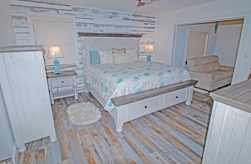 Hobe Sound House | Welcome to your tropical paradise! Private pool and 5 min to beach.Pet-Friendly!