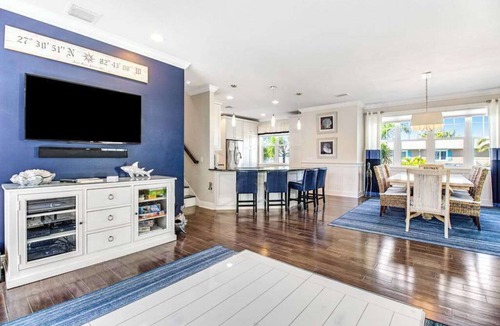 Holmes Beach Villa | Welcoming condo villa close to the beach with private heated pool & WiFi