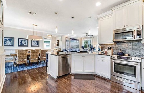 Holmes Beach Villa | Welcoming condo villa close to the beach with private heated pool & WiFi