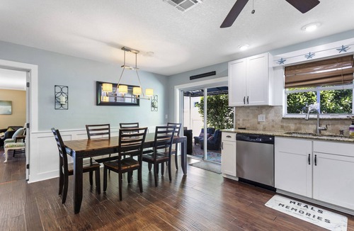 Hobe Sound House | Well Appointed Home Salt Water Pool & Separate Pool House & Putting Green