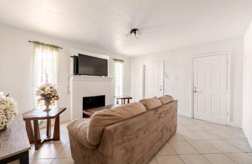 Westgate House | West Palm Beach Stay Rooms for Professionals near Downtown and beaches