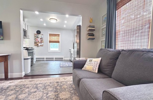 Highland Falls House | West Point Themed 3 Queen Bedroom 2 Bath at Thayer Gate