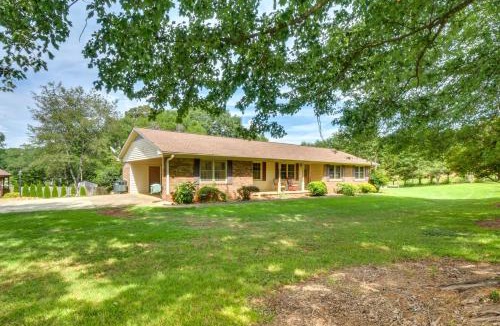 West Union House | West Union Home w/Saltwater Pool on 2 Acres!
