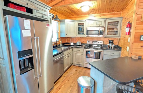 Sautee Nacoochee Cabin | Whispering Creek Cabin – Peaceful, Hot Tub, Firepit & Mountain Escape