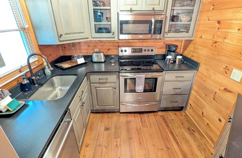 Sautee Nacoochee Cabin | Whispering Creek Cabin – Peaceful, Hot Tub, Firepit & Mountain Escape
