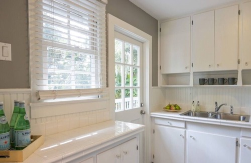 Indian Beach Sapphire Shores House | Windsor Bungalow Retreat- come for work and relaxation