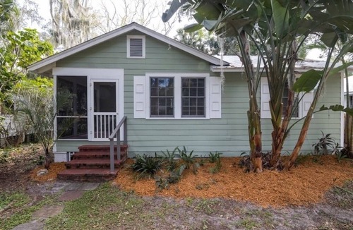 Indian Beach Sapphire Shores House | Windsor Bungalow Retreat- come for work and relaxation