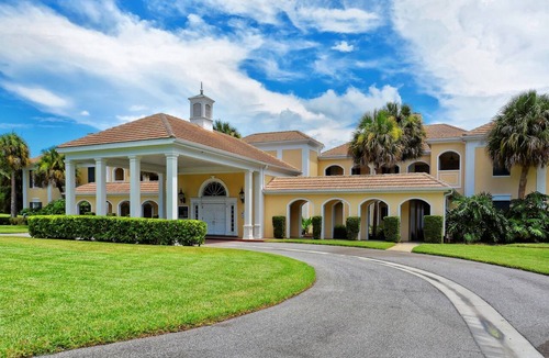 Osprey Apartment | Windsor Lodge Unit 15, studio, close to the beaches, pool access