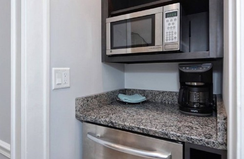 Osprey Apartment | Windsor Lodge Unit 3, Pool Access close to beaches
