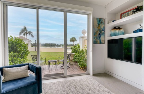Osprey Apartment | Windsor Lodge Unit 5, condo, close to beaches, pool