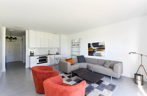Osprey Apartment | Windsor Lodge Unit 7, studio, close to the beaches, pool access